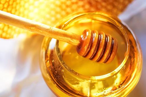 4 Ways To Use A Honey Dipper